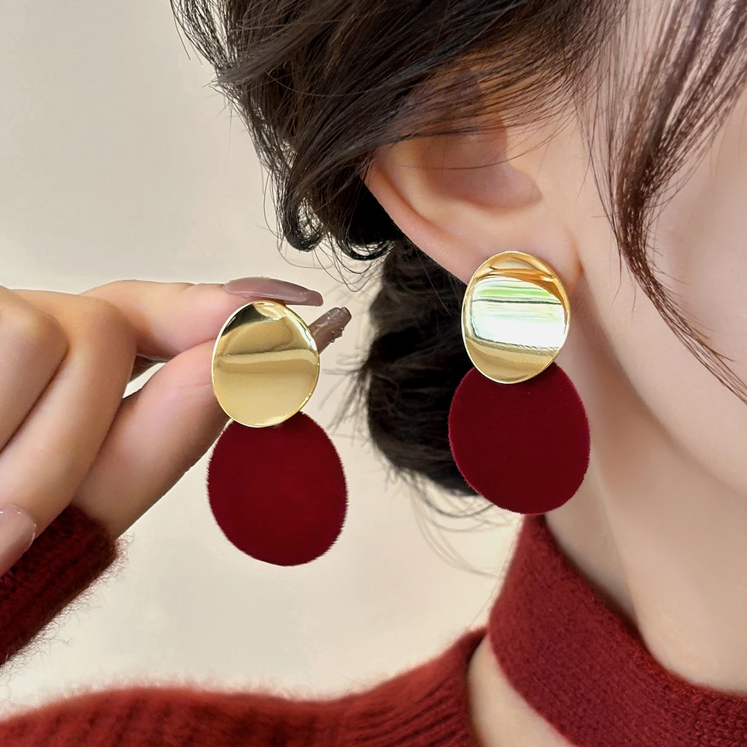 铜合金耳饰 秋冬红色丝绒圆片耳环女复古轻奢高级感耳钉新年耳饰