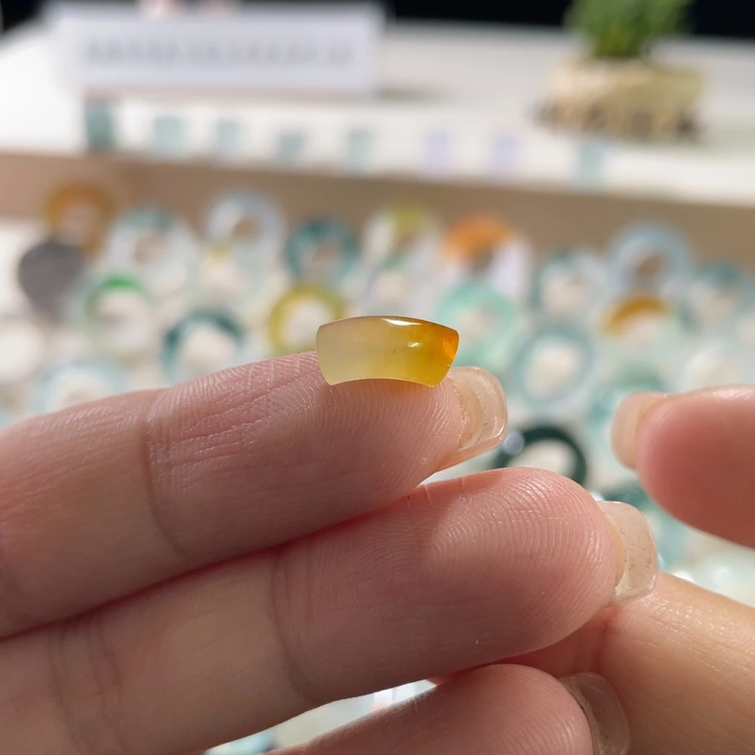 定制翡翠未镶嵌渐变冰黄