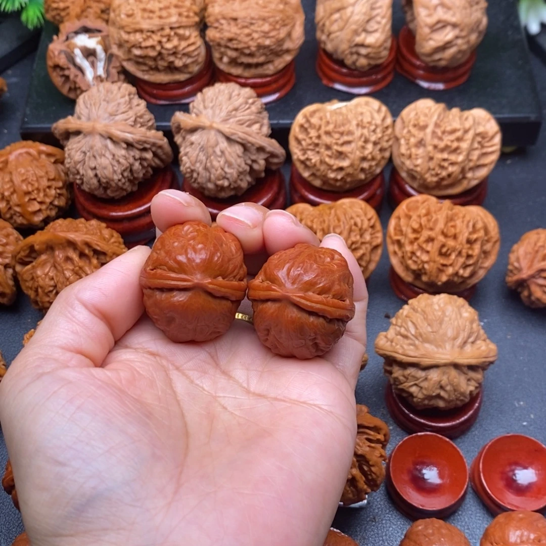 文玩核桃把件蛇皮球
