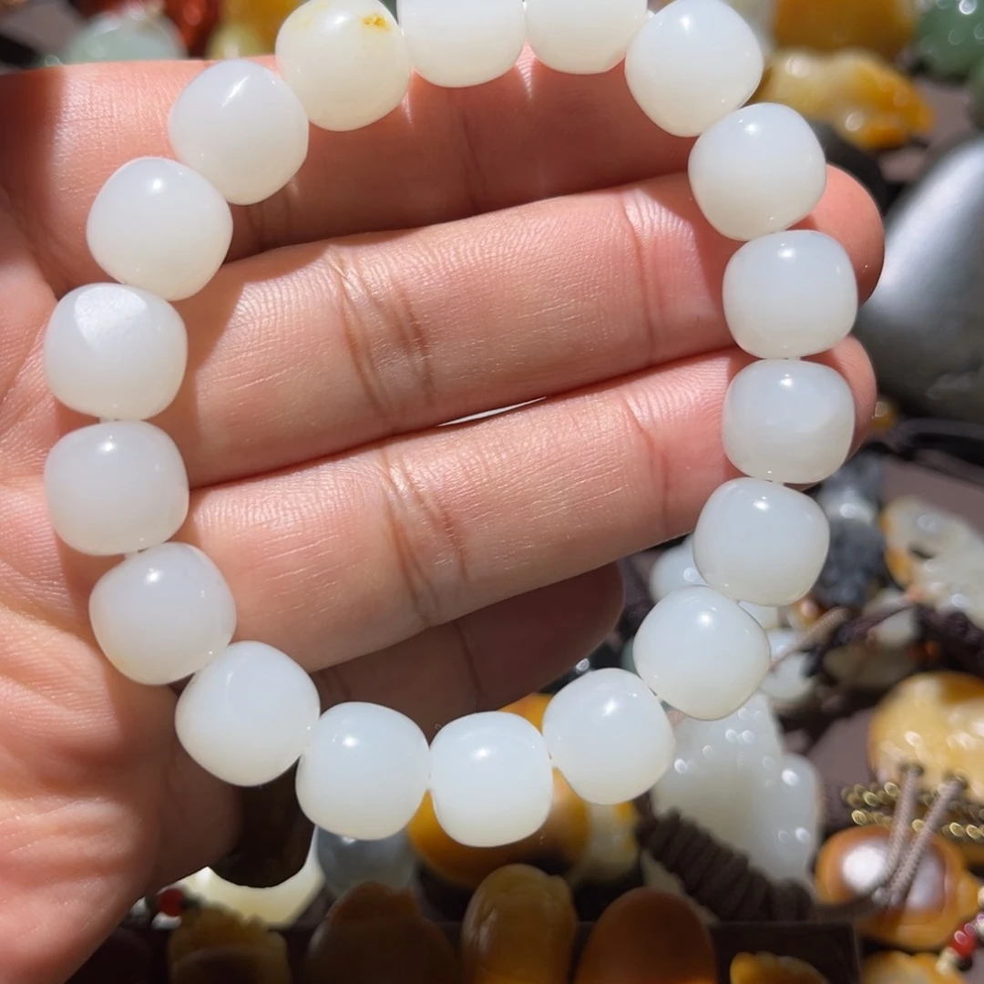 莫***ゞ和田玉未镶嵌颈饰