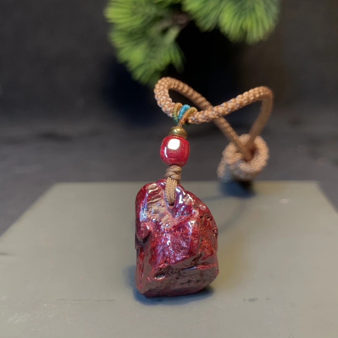 天然辰砂原矿狗头砂吊坠男女款15.6克