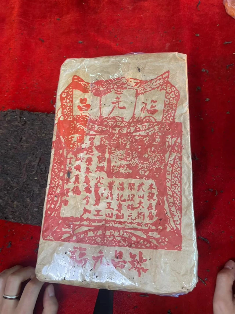 云南普洱茶福元昌红标2000g生茶拍5发6