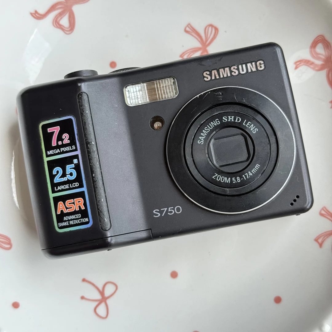 9新 Samsung/三星 S750 720万像素3倍变焦自备5号电池CCD相机