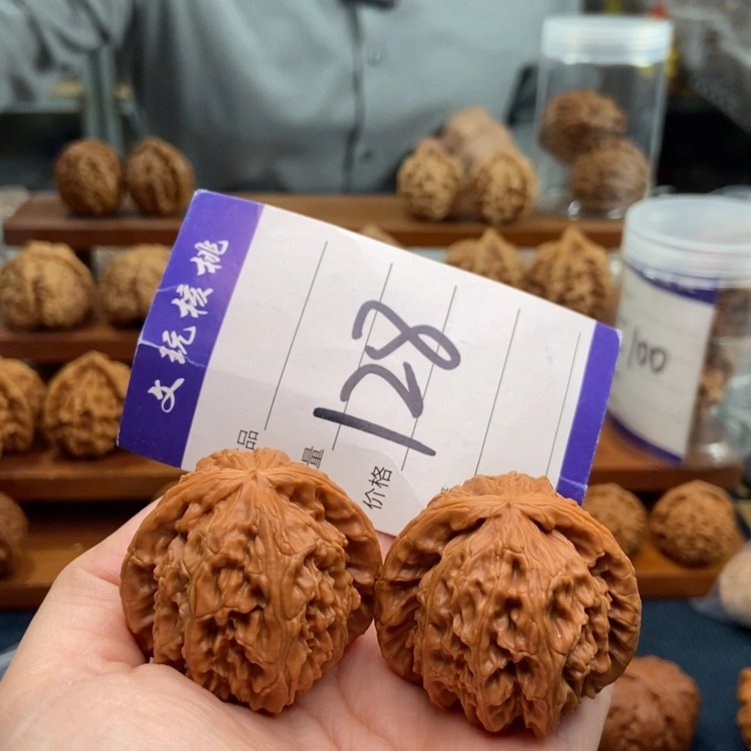 文玩核桃吊坠41白狮子