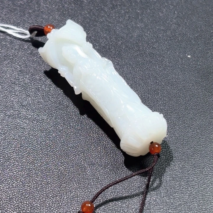 见***齐和田玉未镶嵌挂件