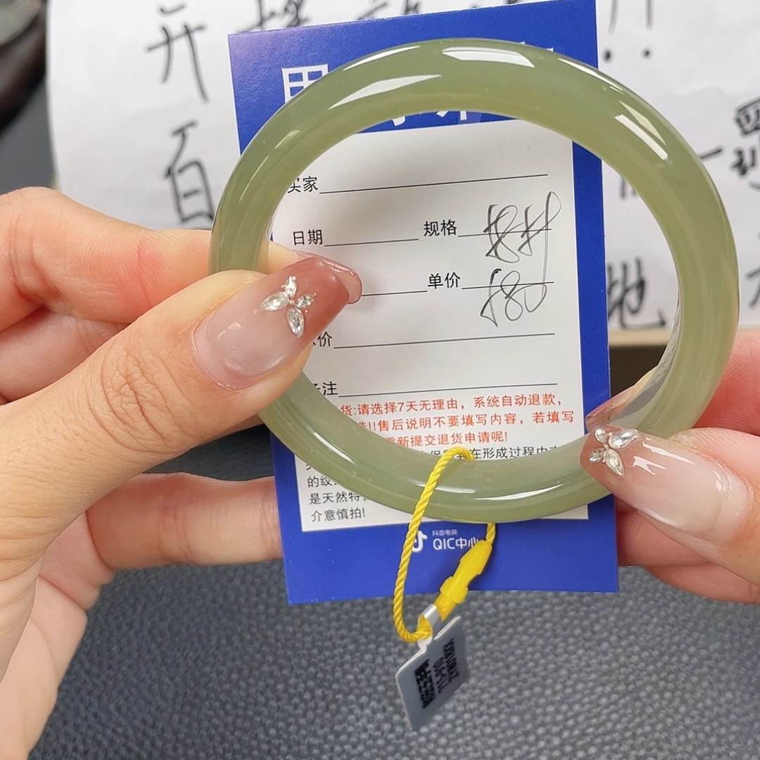 和田玉未镶嵌手镯