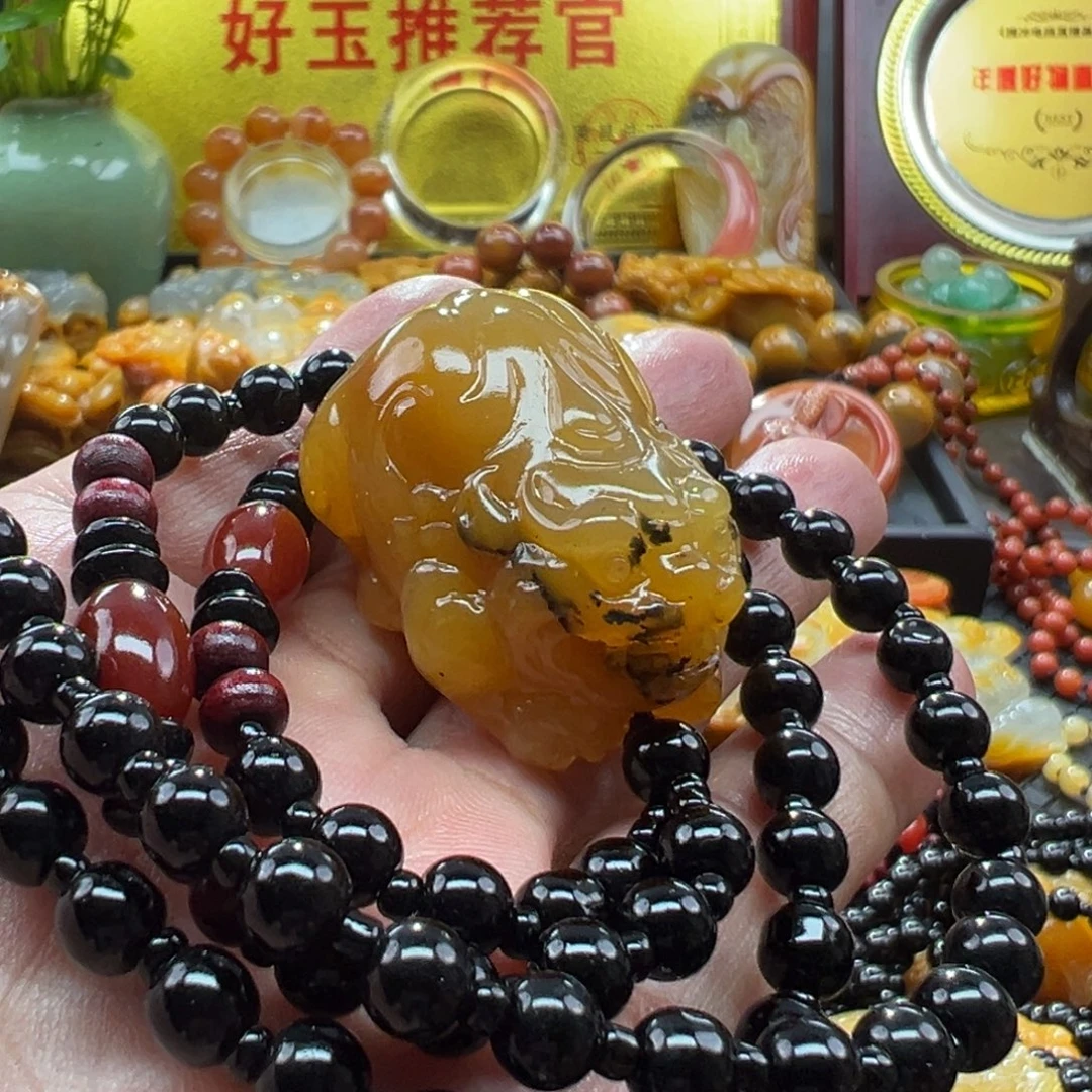 颈饰未镶嵌石英质玉