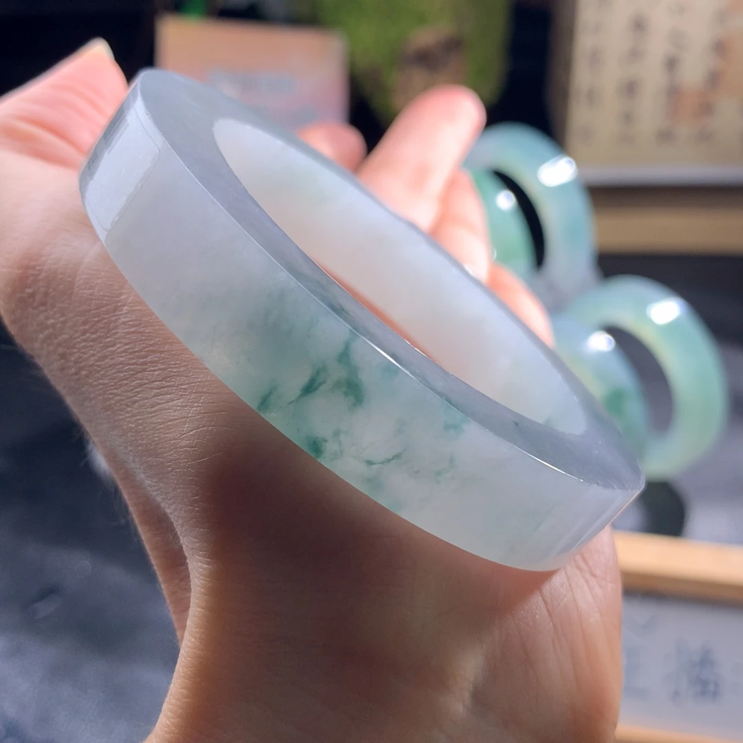 荣***️定制翡翠未镶嵌手镯