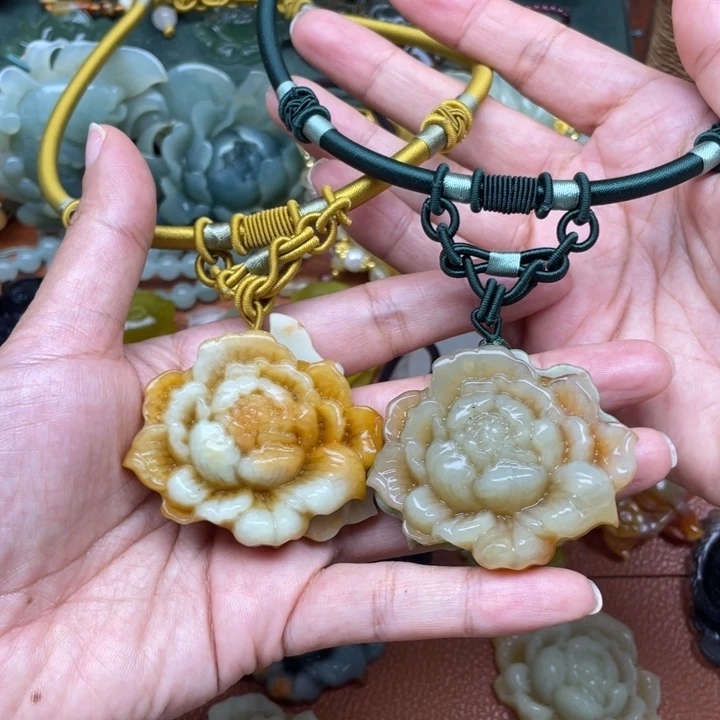 蛇纹石玉未镶嵌吊坠