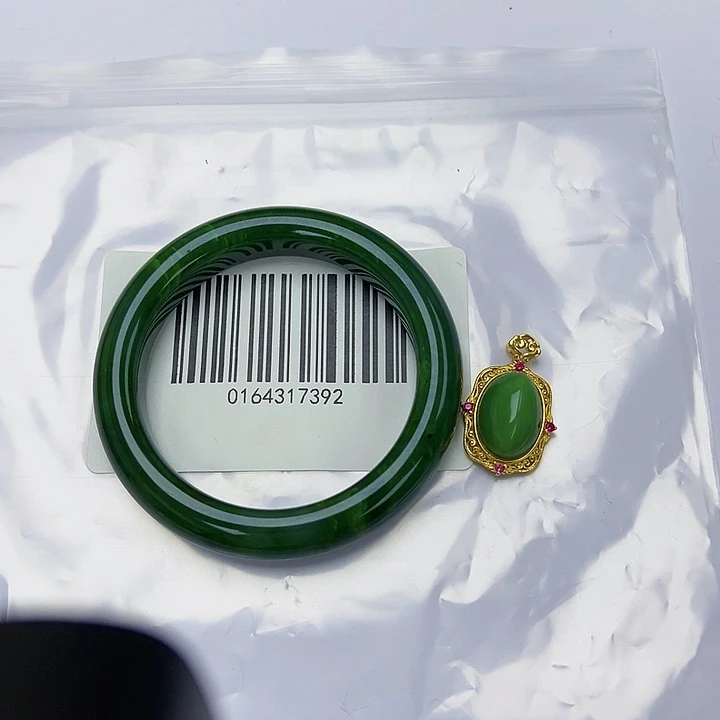 和田玉未镶嵌手镯包容56搭吊坠