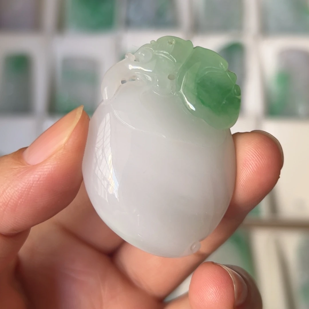 翡翠未镶嵌颈饰桃