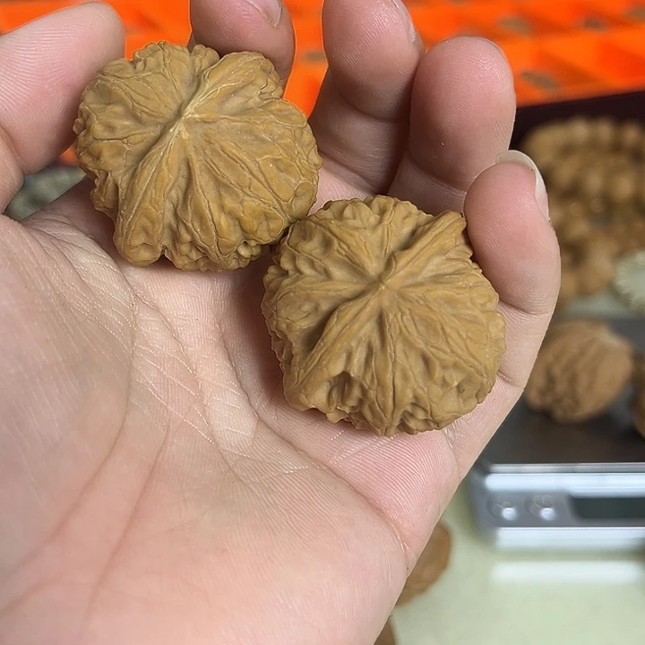 文玩核桃把件37瑕疵宫灯