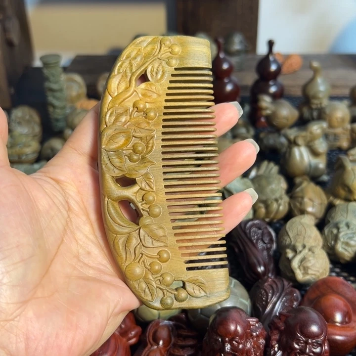 把件小叶紫檀梳子