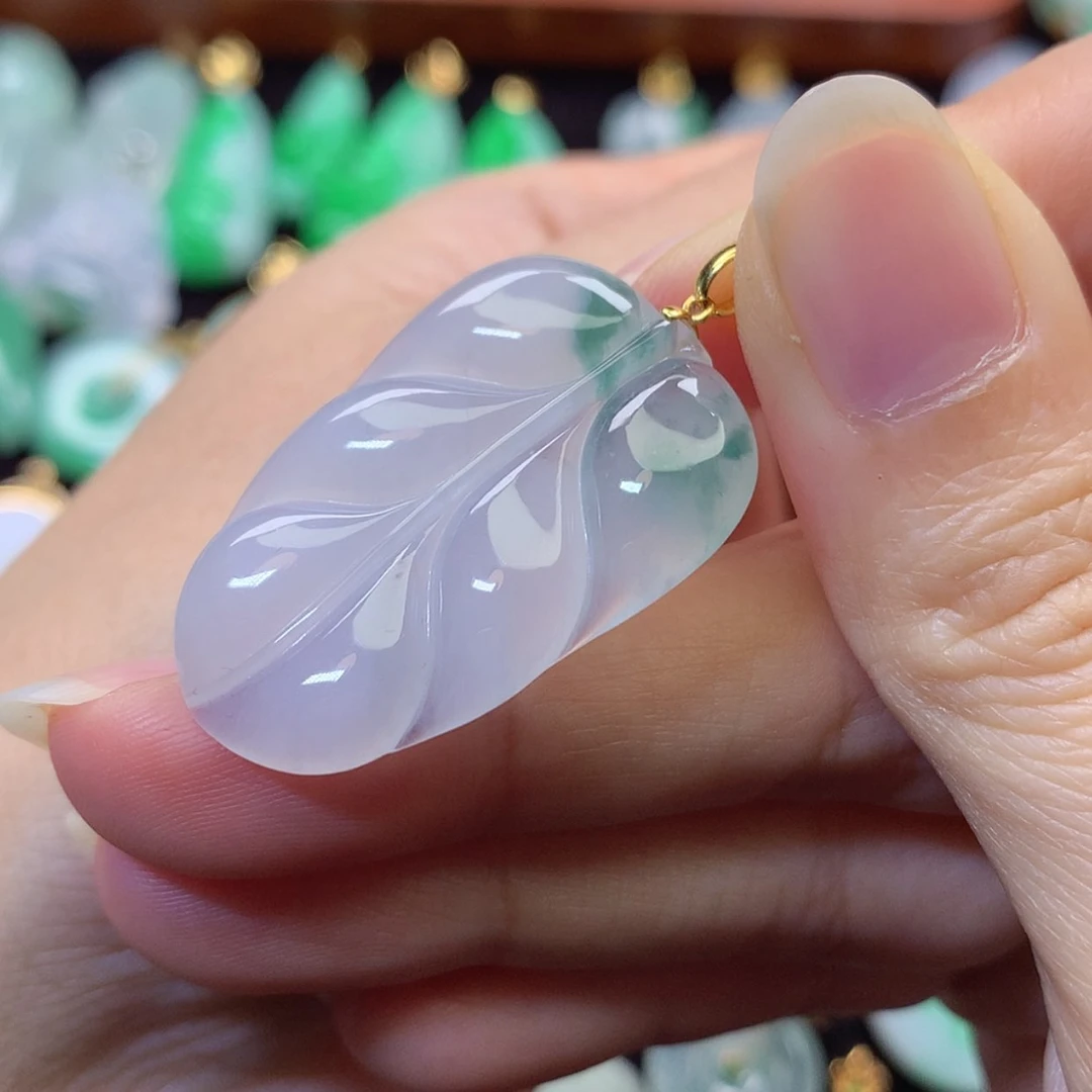 【闪购商品】吊坠(赠链)18K金镶嵌翡翠