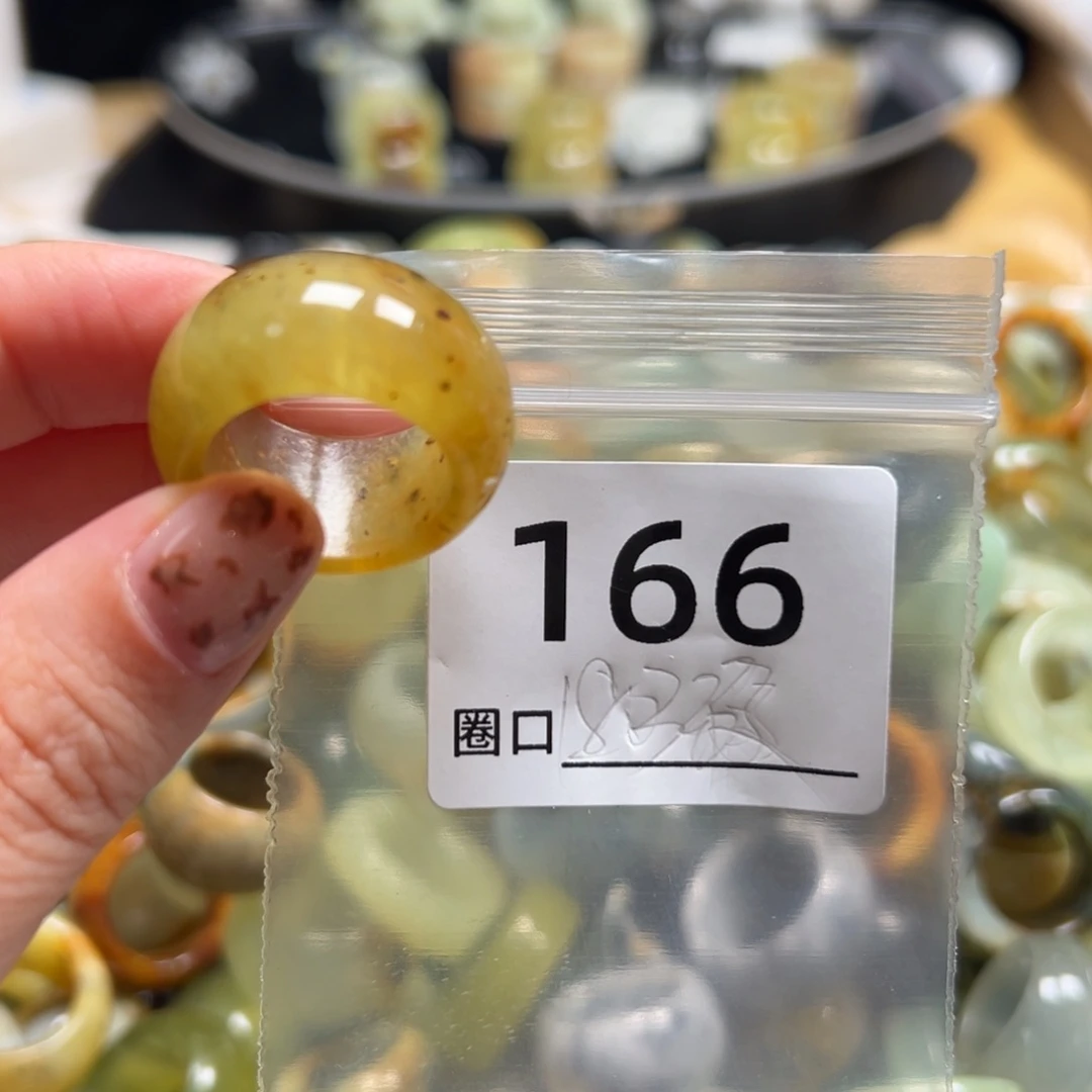 ****.蛇纹石玉未镶嵌戒指