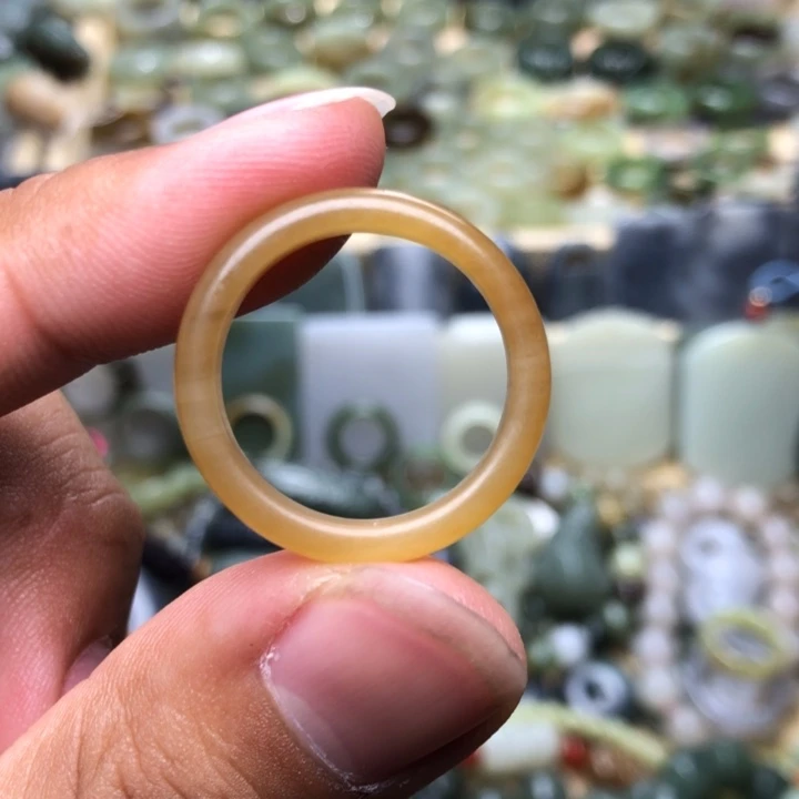 和田玉颈饰未镶嵌谜***我