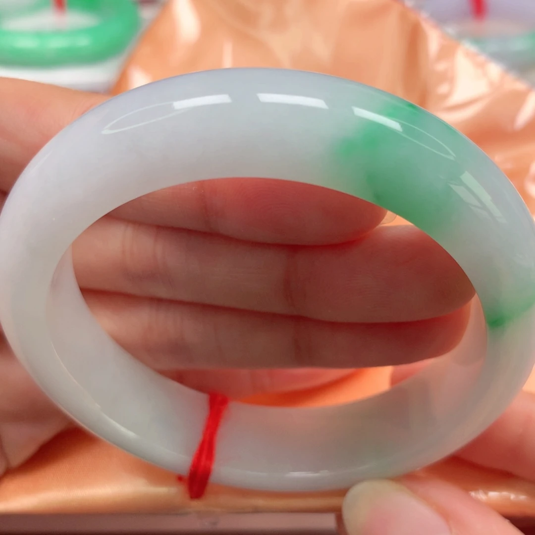 翡翠未镶嵌手镯宽版冰胶细腻白底青