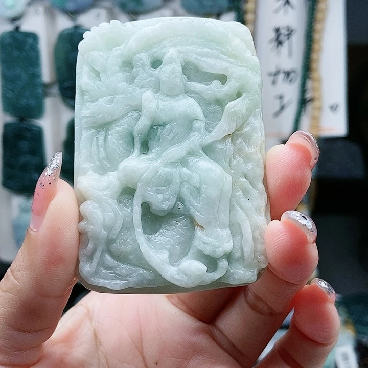 颈饰足铂镶嵌翡翠翡翠