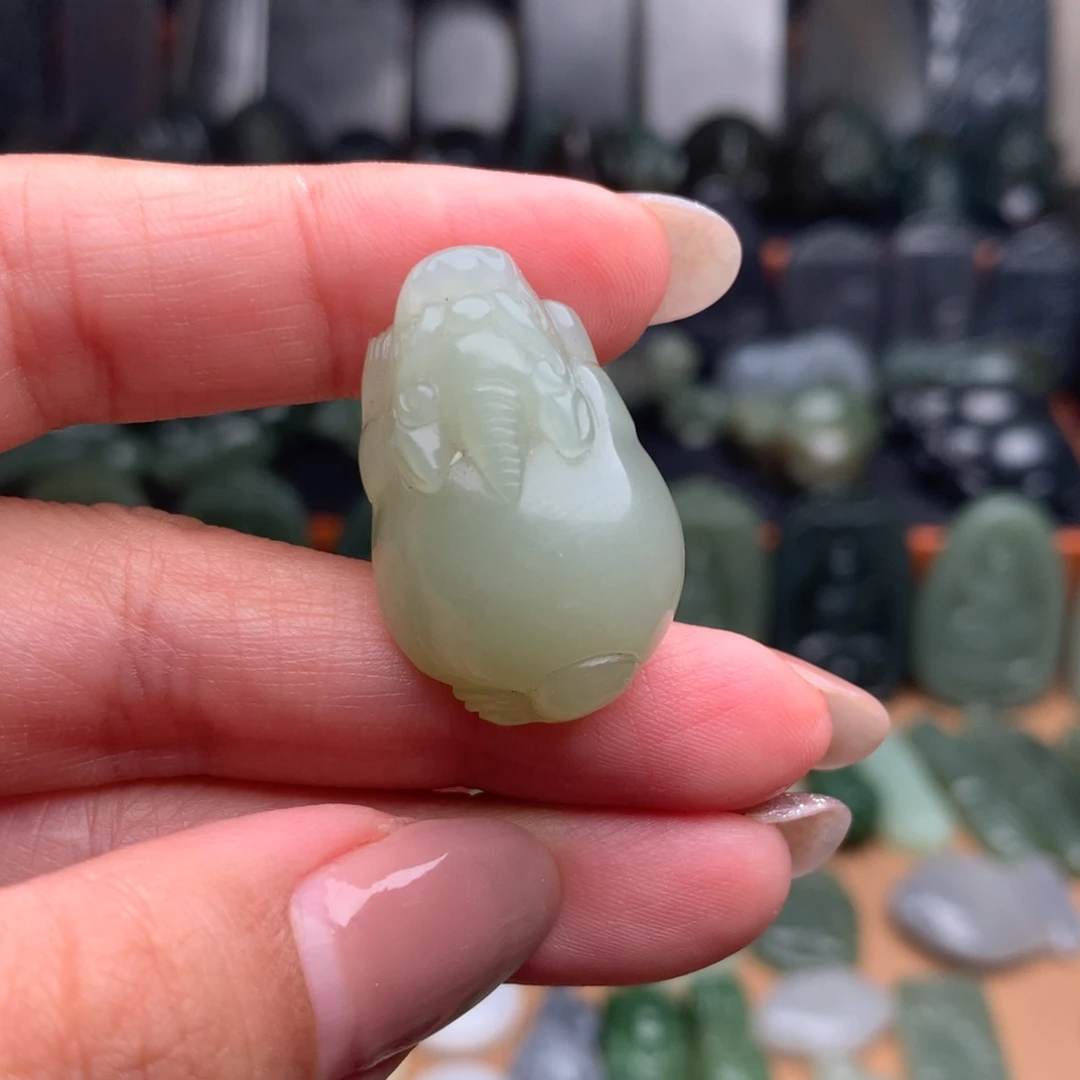 颈饰未镶嵌和田玉挂件10