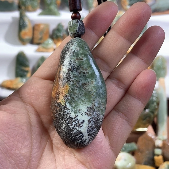 岫岩河磨玉(透闪石质玉)未镶嵌颈饰