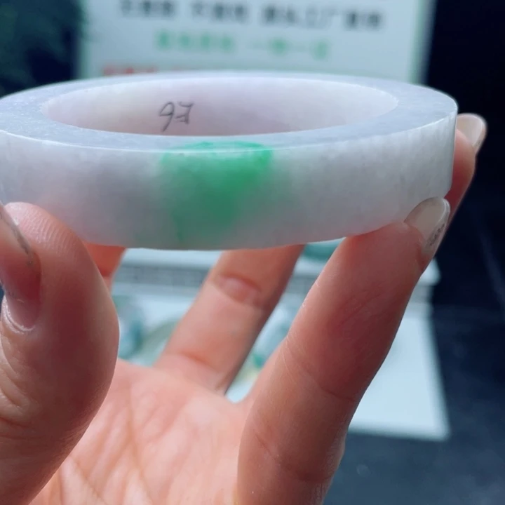 定制翡翠未镶嵌贵妃