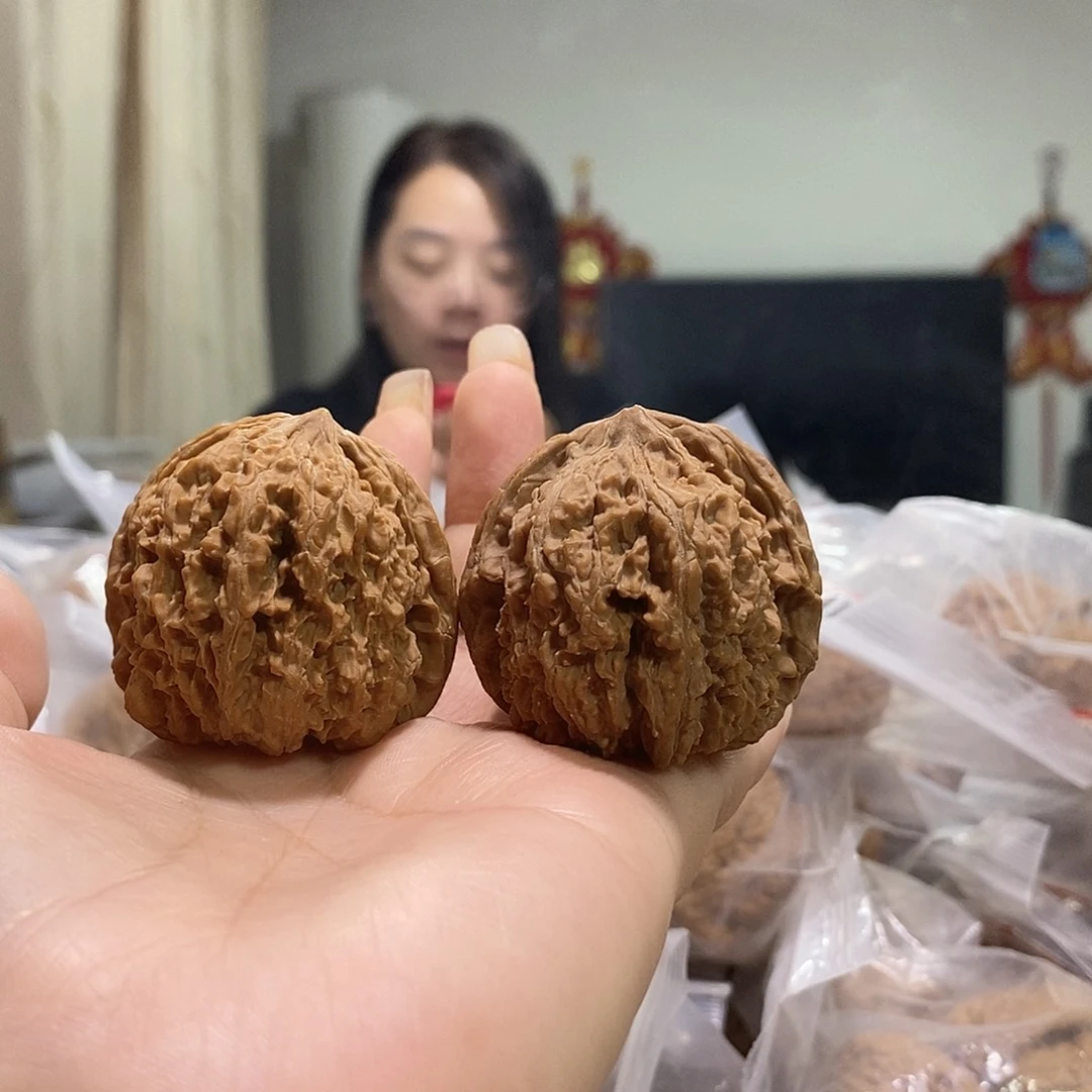 把件文玩核桃42边137狮子头有黄尖