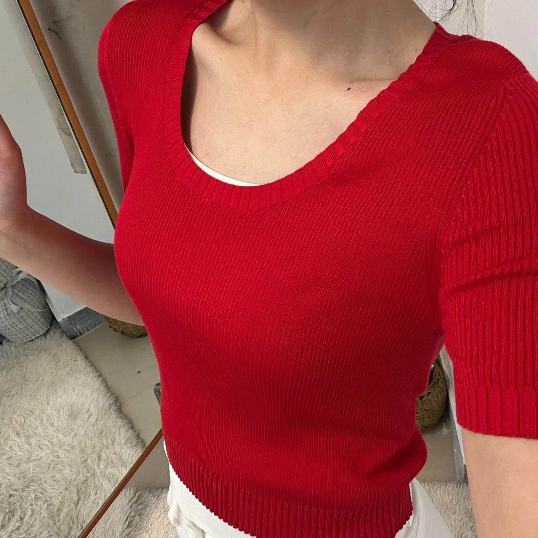 莱赛尔大U领纯色短袖