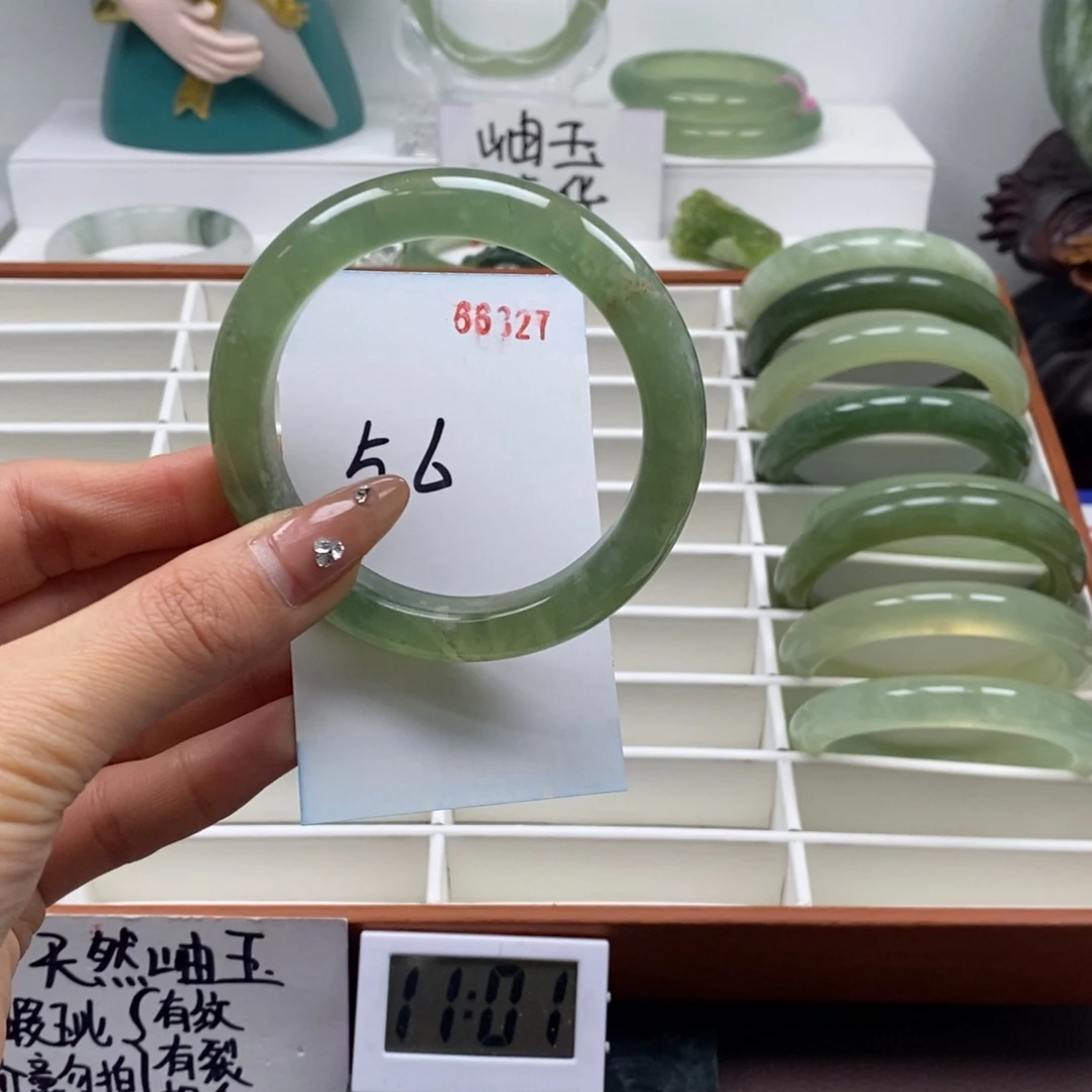 蛇纹石玉手镯未镶嵌