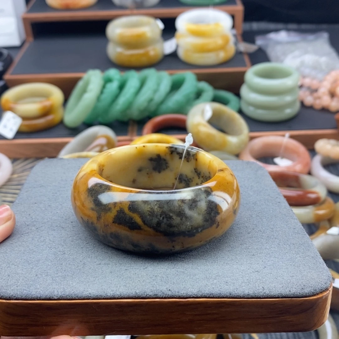 石英质玉未镶嵌手镯