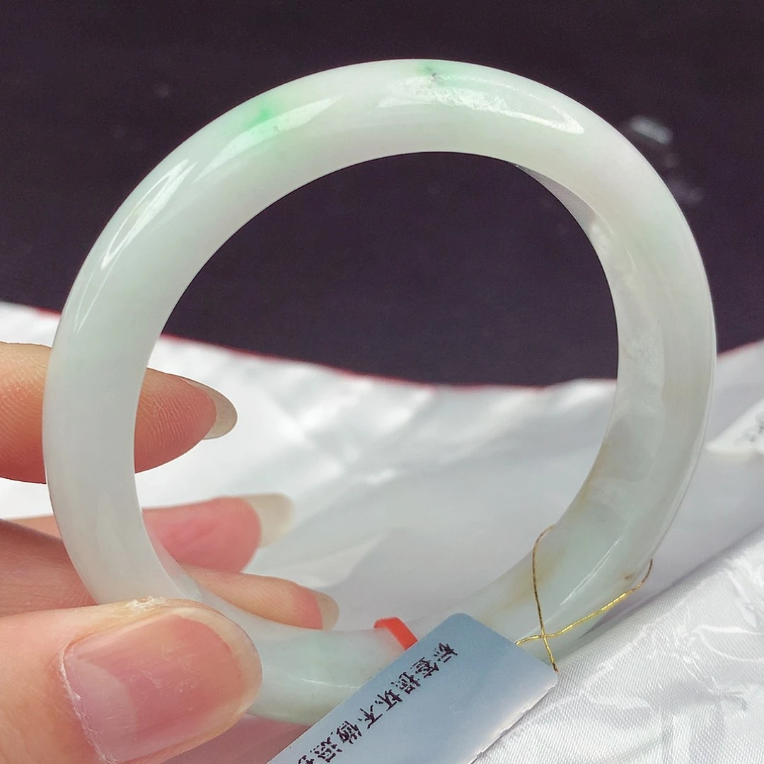 翡翠手镯未镶嵌56圈+104
