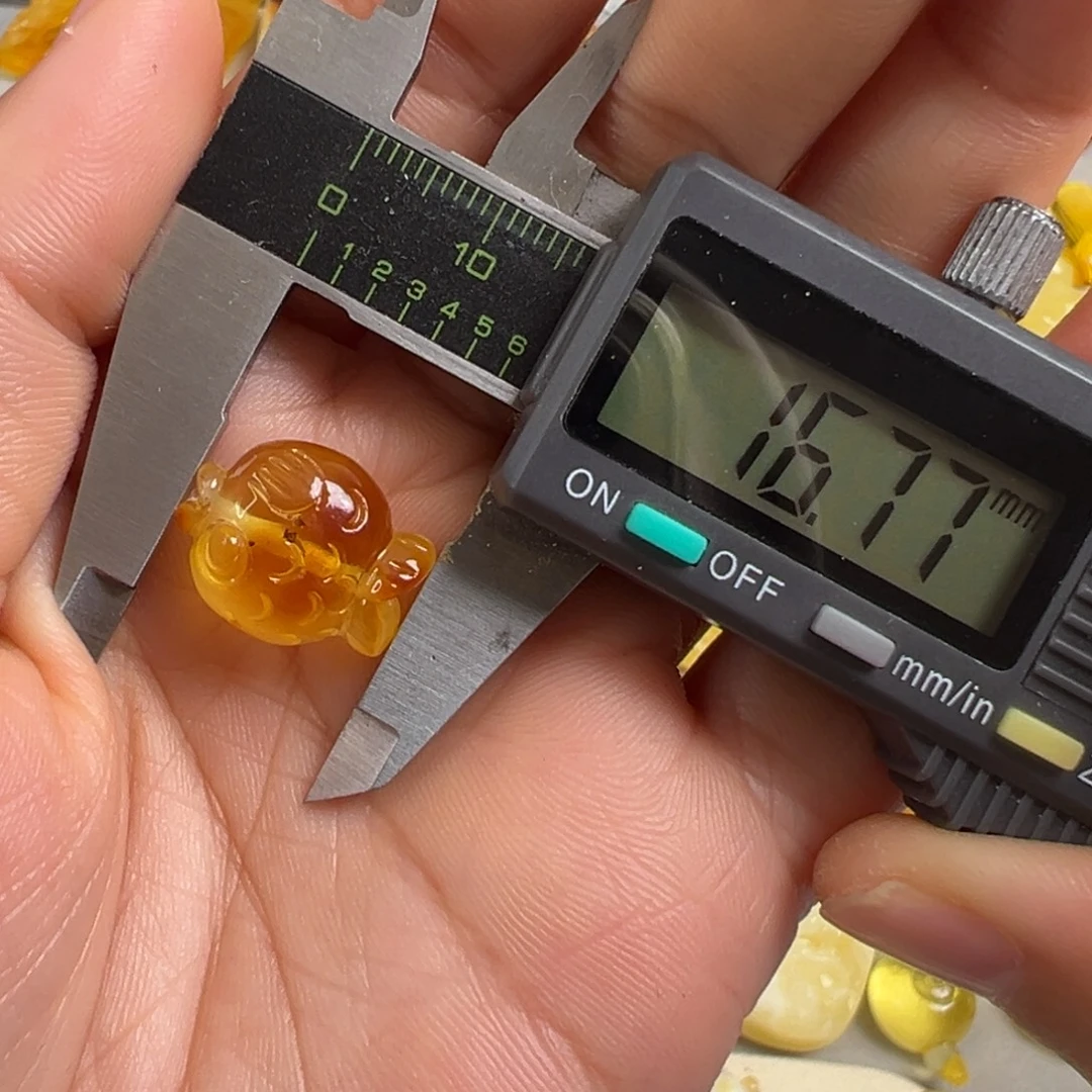 琥珀未镶嵌裸石微瑕