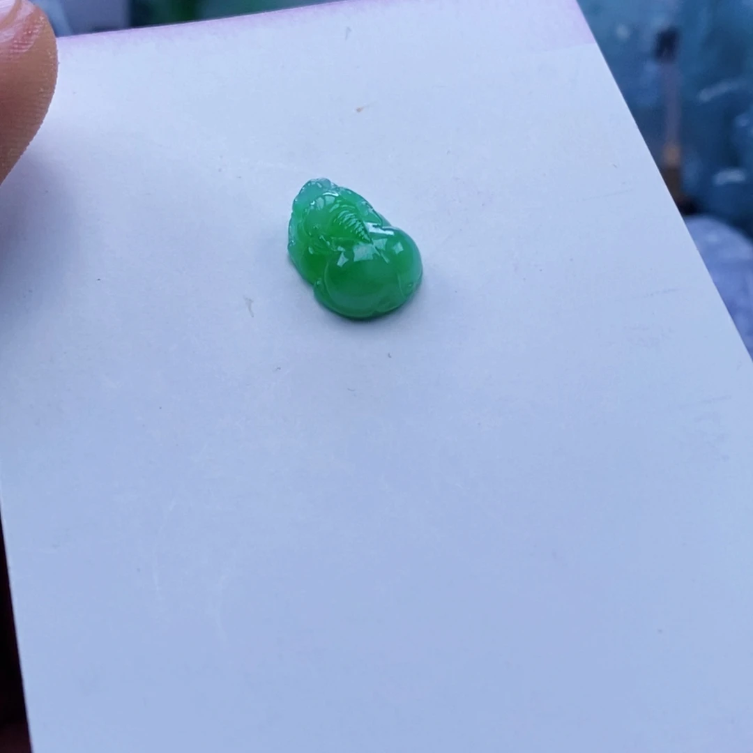 梅***仔翡翠未镶嵌吊坠(不含链)