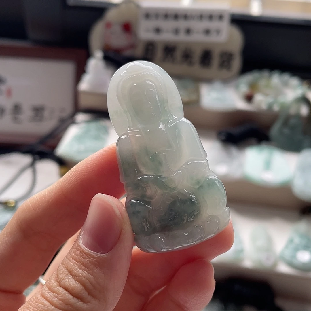 㤀****翡翠未镶嵌颈饰观音