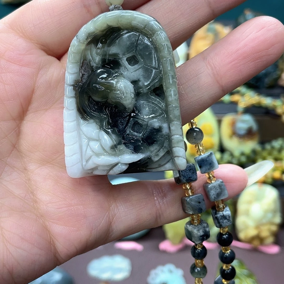 蛇纹石玉颈饰未镶嵌