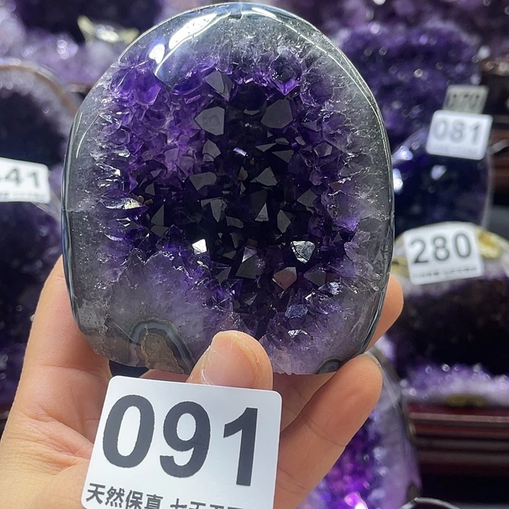 未镶嵌水晶大型摆件（非配饰）