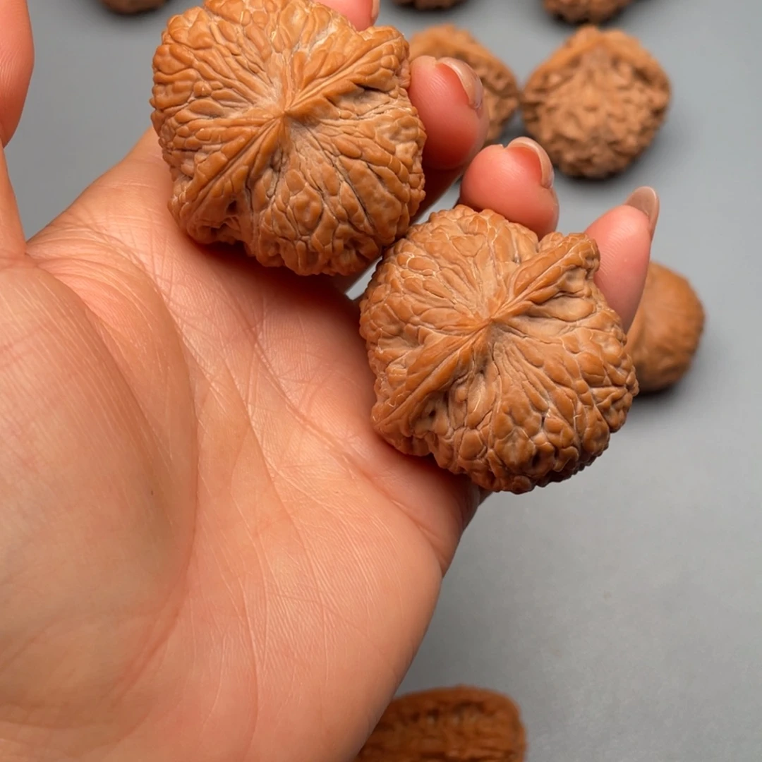 文玩核桃把件40泥鳅背