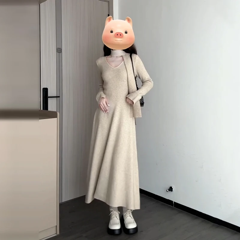 8389法式v领针织连衣裙子女秋冬季2025新款配大衣内搭打底长裙