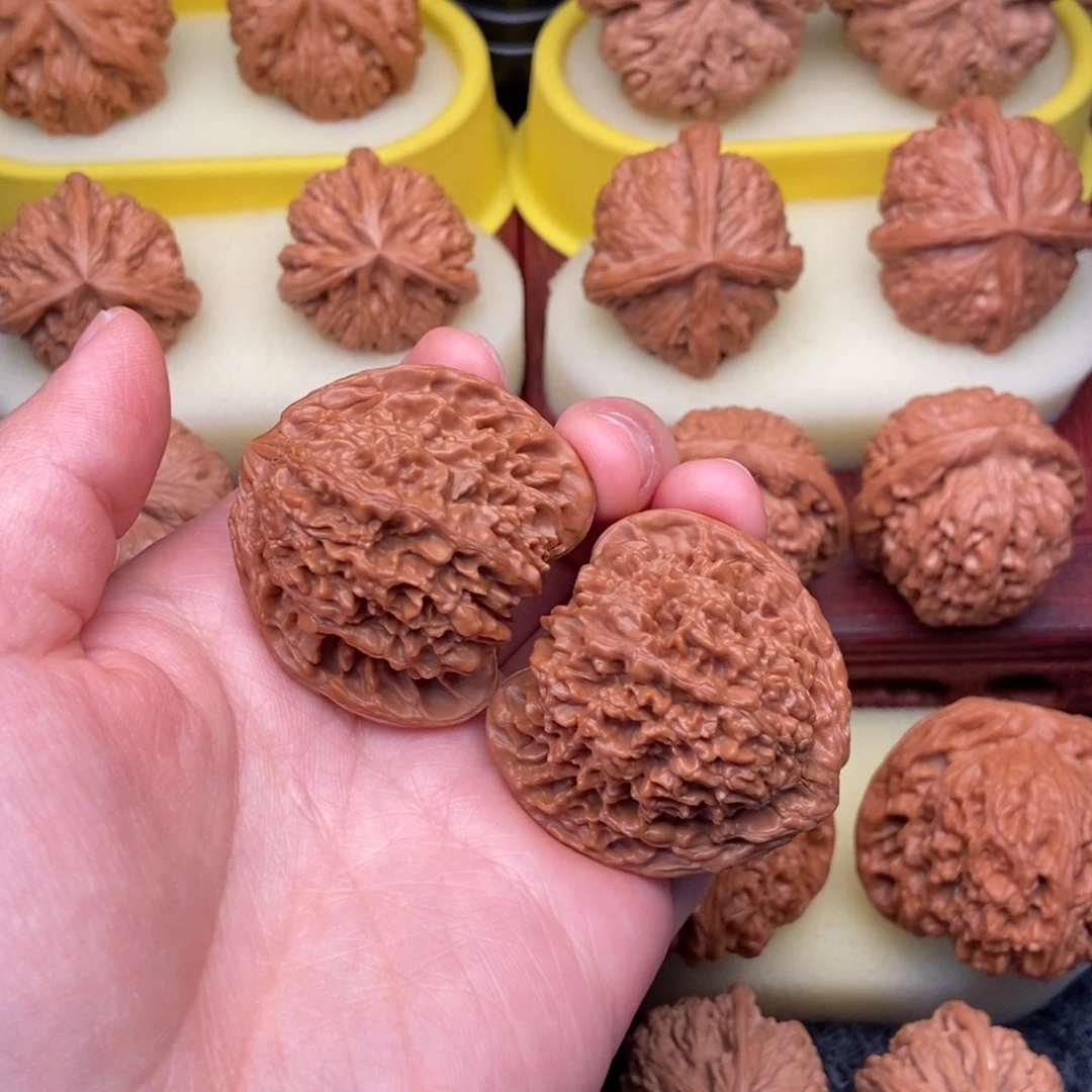 文玩核桃把件40➕精品红皮满天星“漏”