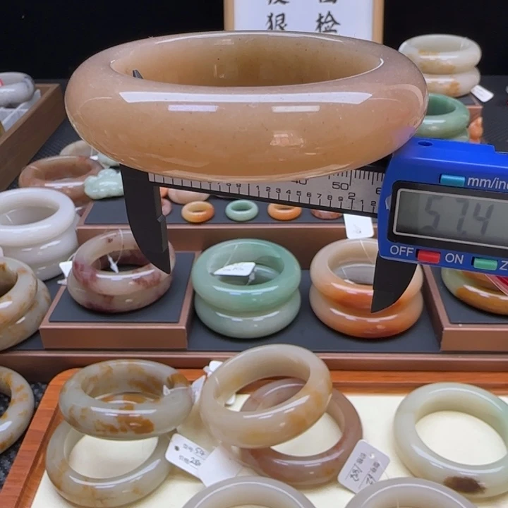 石英岩玉未镶嵌手镯