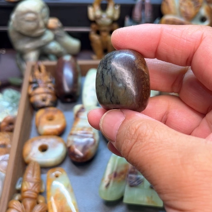 岫岩河磨玉（透闪石质玉）未镶嵌把件祖***朵