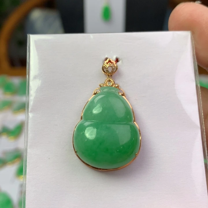 翡翠18K金镶嵌颈饰