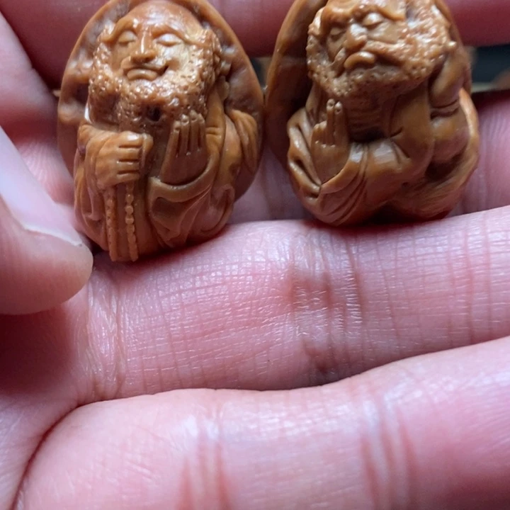 O***r核桃把件风味纯手工核桃雕刻水晶达摩小手捻