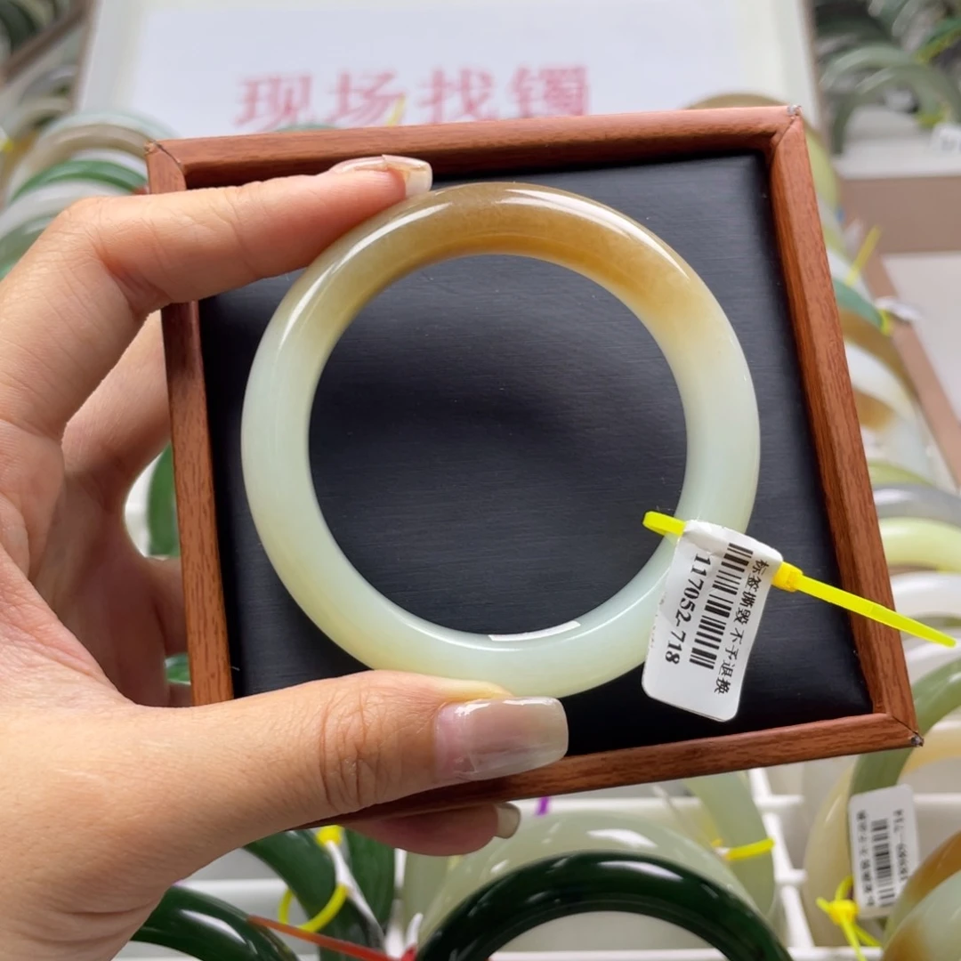 【闪购商品】和田玉手镯未镶嵌94