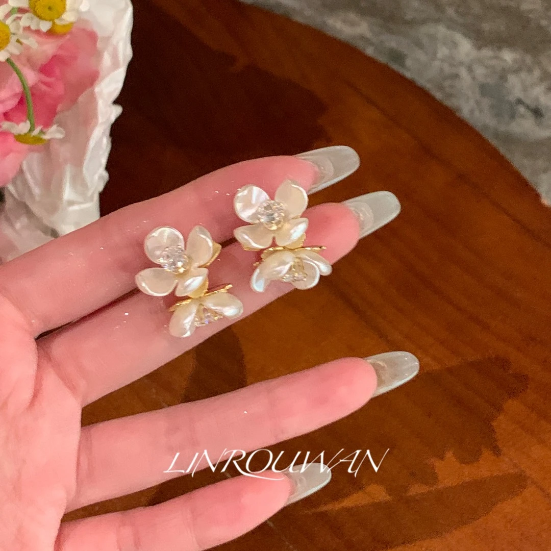 铜合金亚克力耳饰 白茉莉 双花相拥花朵耳钉气质耳饰高级感耳环女