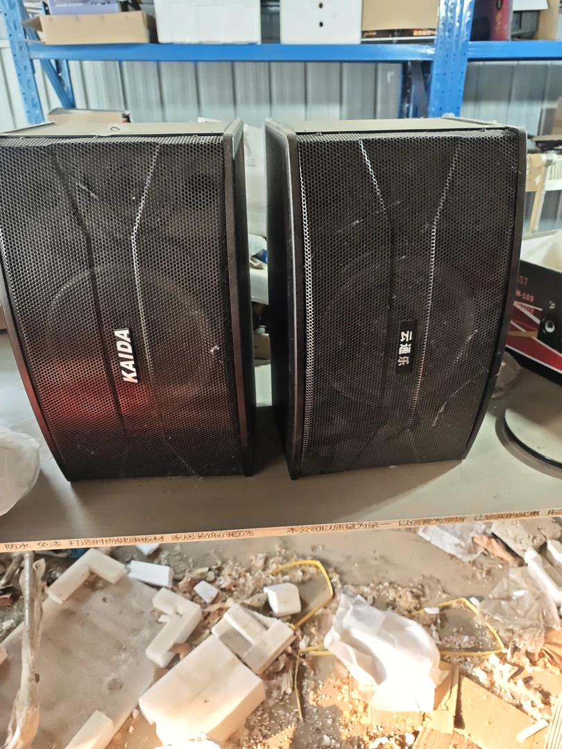 8新  10寸样品机一对，外观有灰尘。音箱一对，不包邮。外观瑕疵