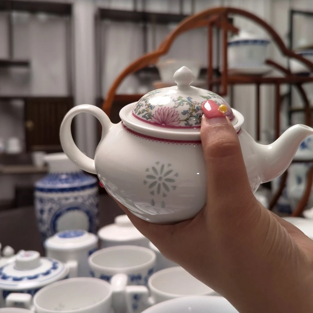 陶瓷金粉年华茶壶一个