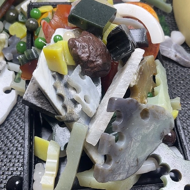 和田玉未镶嵌颈饰一*月