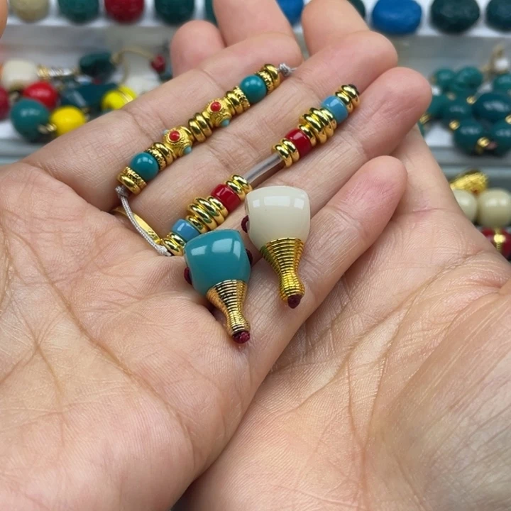 玻璃颈饰雪巴琉璃