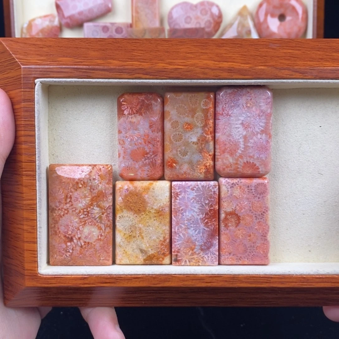 硅化玉颈饰未镶嵌土*?