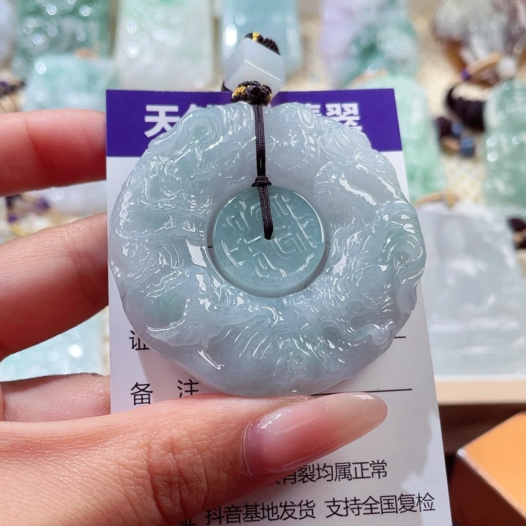 翡翠未镶嵌颈饰龙扣